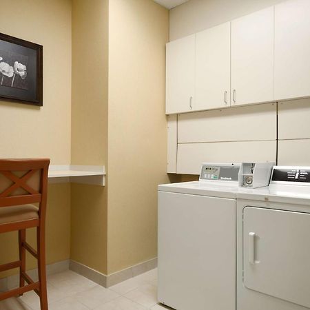 Hilton Garden Inn Toronto/Вон Екстер'єр фото
