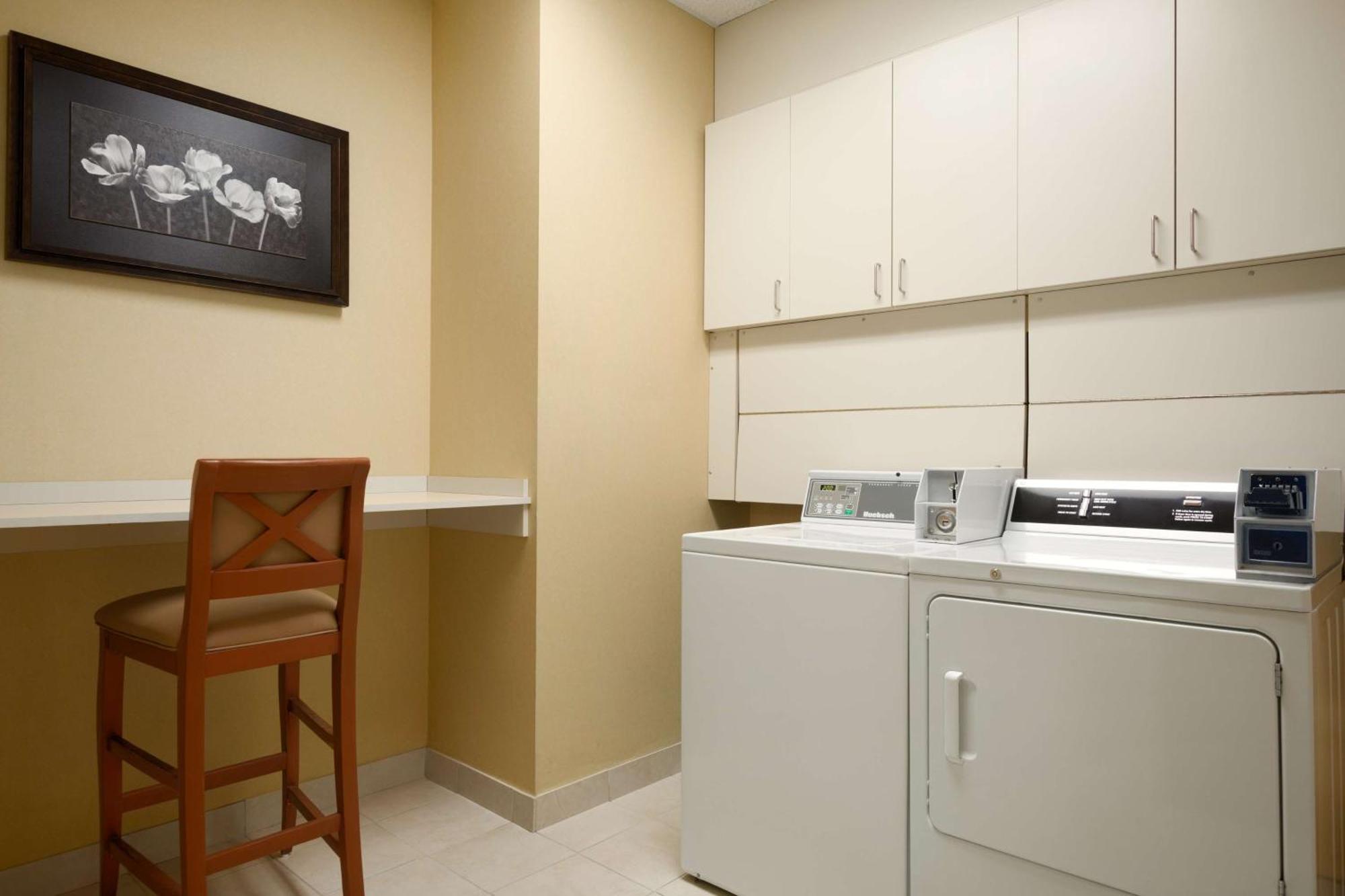 Hilton Garden Inn Toronto/Вон Екстер'єр фото